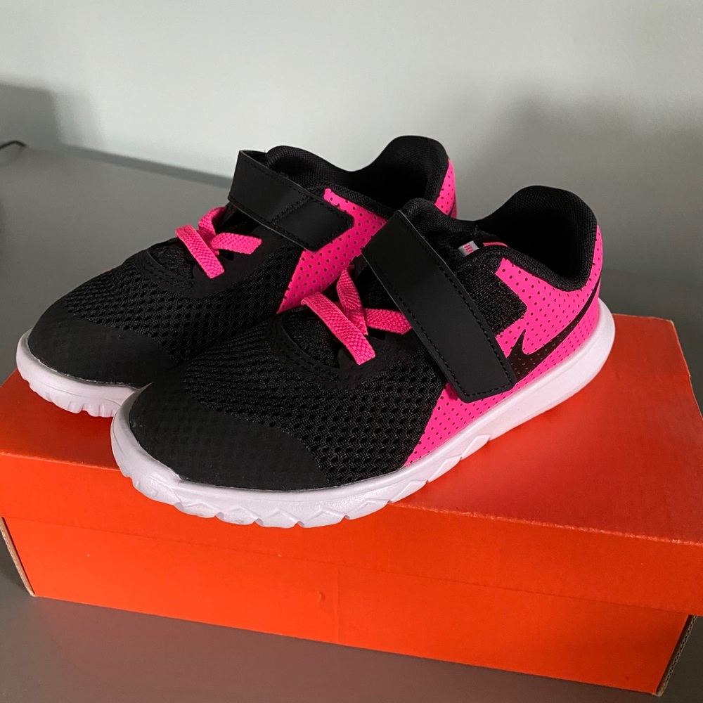 NEW girls Nike sneakers size 10